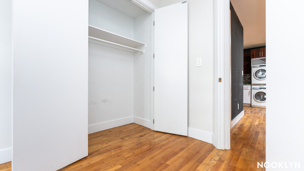 1044 Putnam Ave - Photo 17