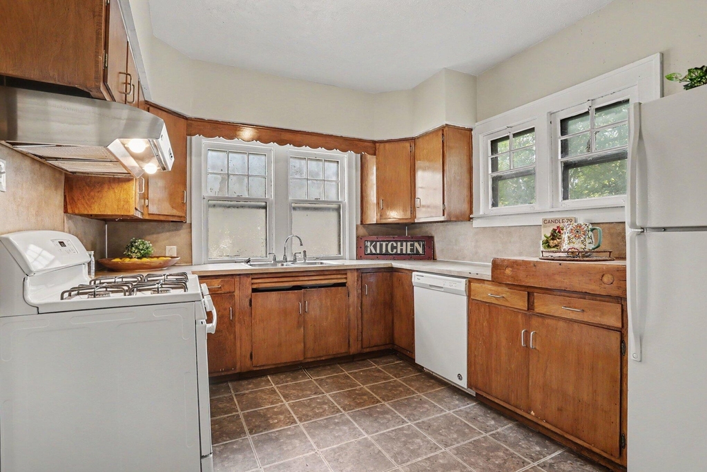 915 Walwood Place - Photo 8