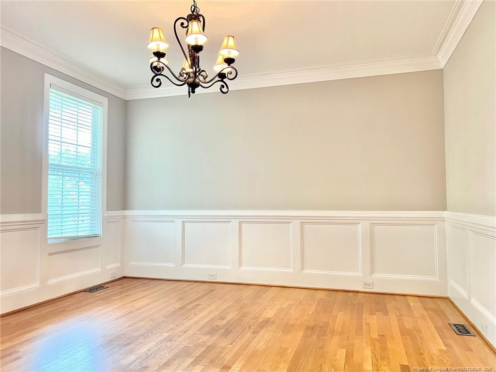 586 Ruth Circle - Photo 4