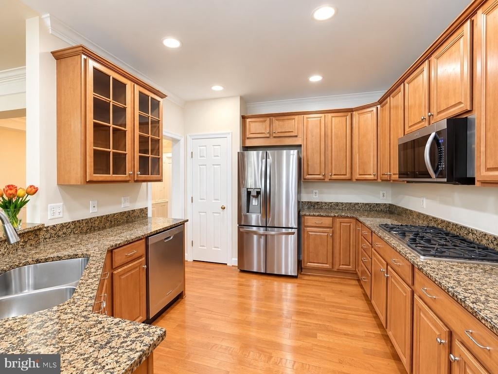 47636 Mid Surrey Square - Photo 6