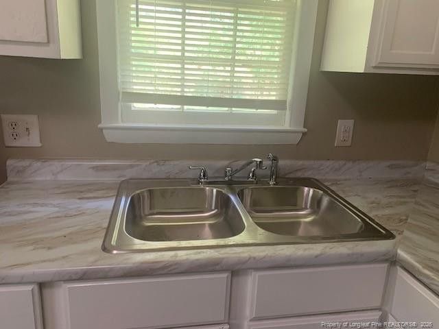 814 Varsity Drive - Photo 4