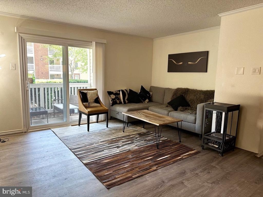 1527 Lincoln Way - Photo 1