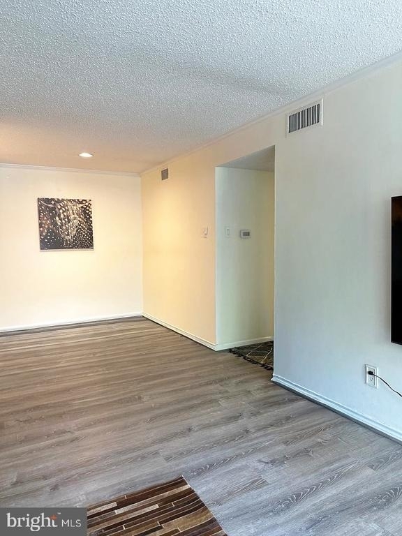 1527 Lincoln Way - Photo 5