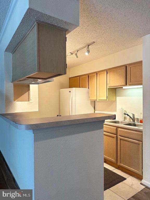 1527 Lincoln Way - Photo 4