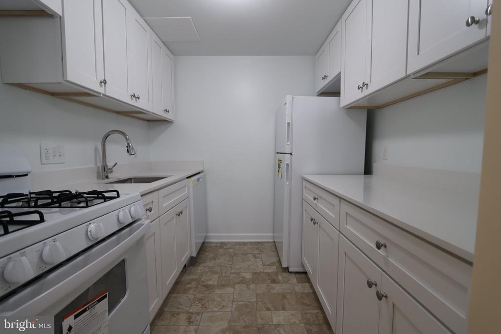 2754 Hollywood Road - Photo 0