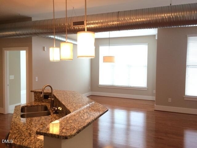 300 Finsbury Street - Photo 2