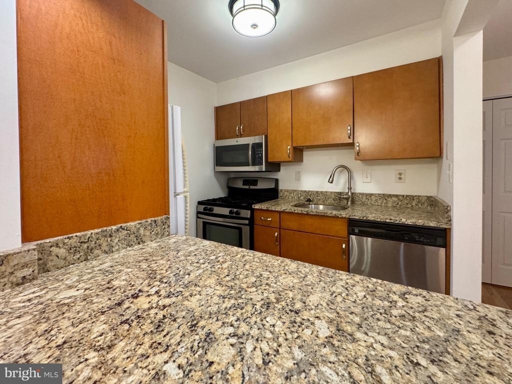 5932 Cove Landing Road - Photo 5