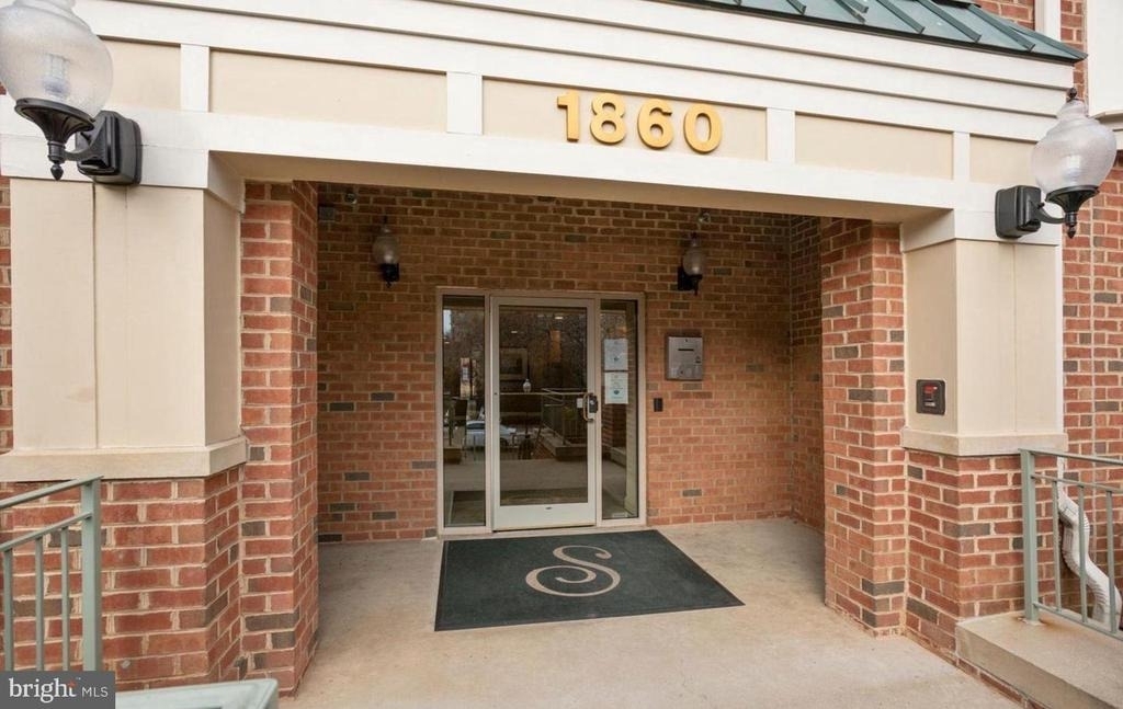 1860 Stratford Park Place - Photo 1