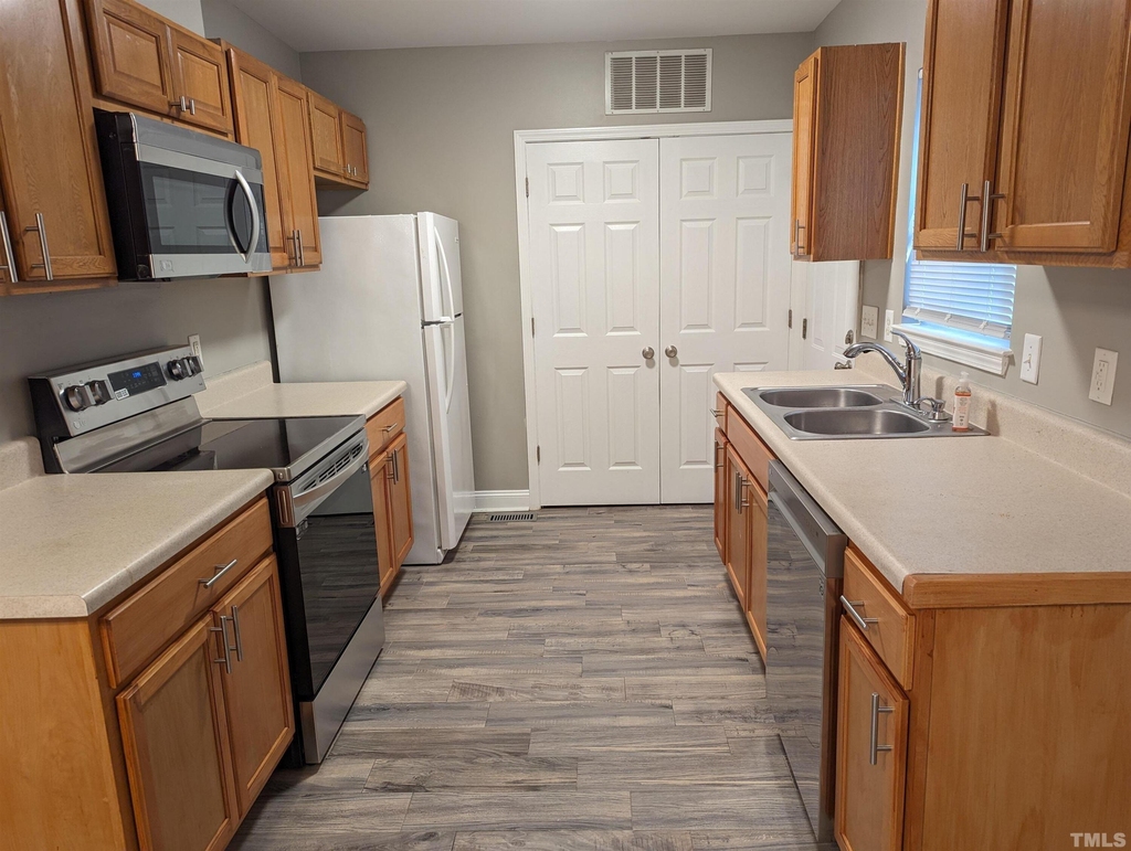 608 N Maple Street - Photo 1