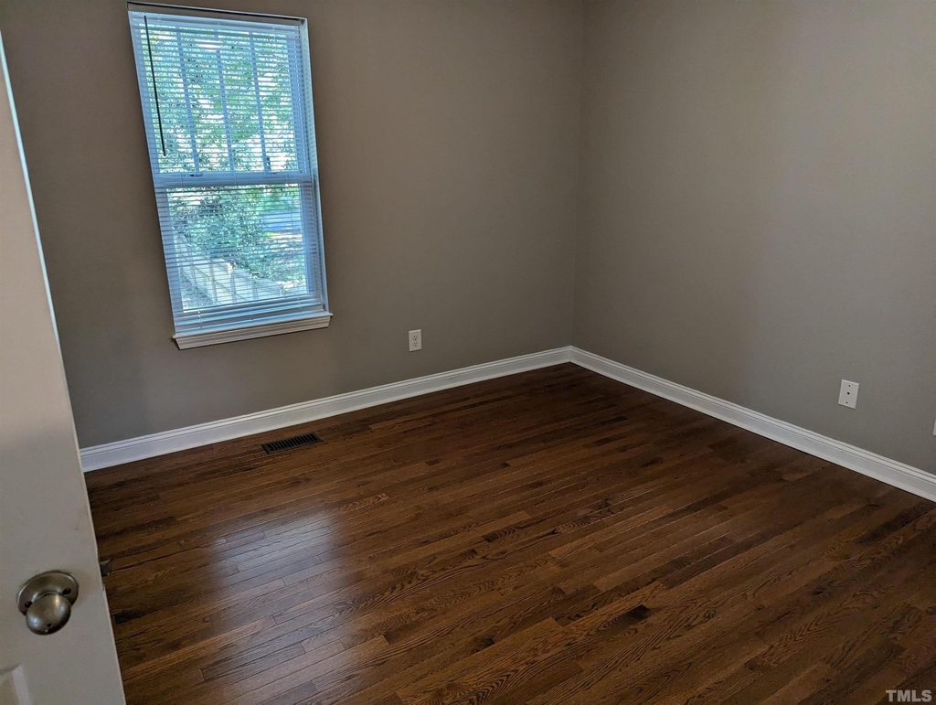608 N Maple Street - Photo 11