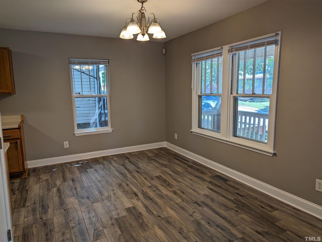 608 N Maple Street - Photo 4