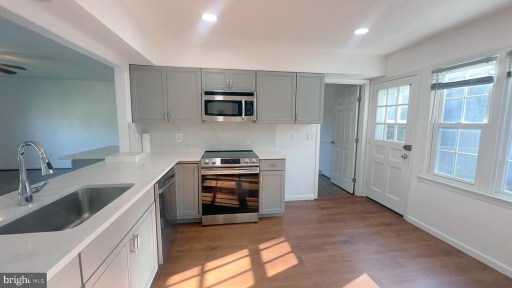 1636 Great Falls Street - Photo 4