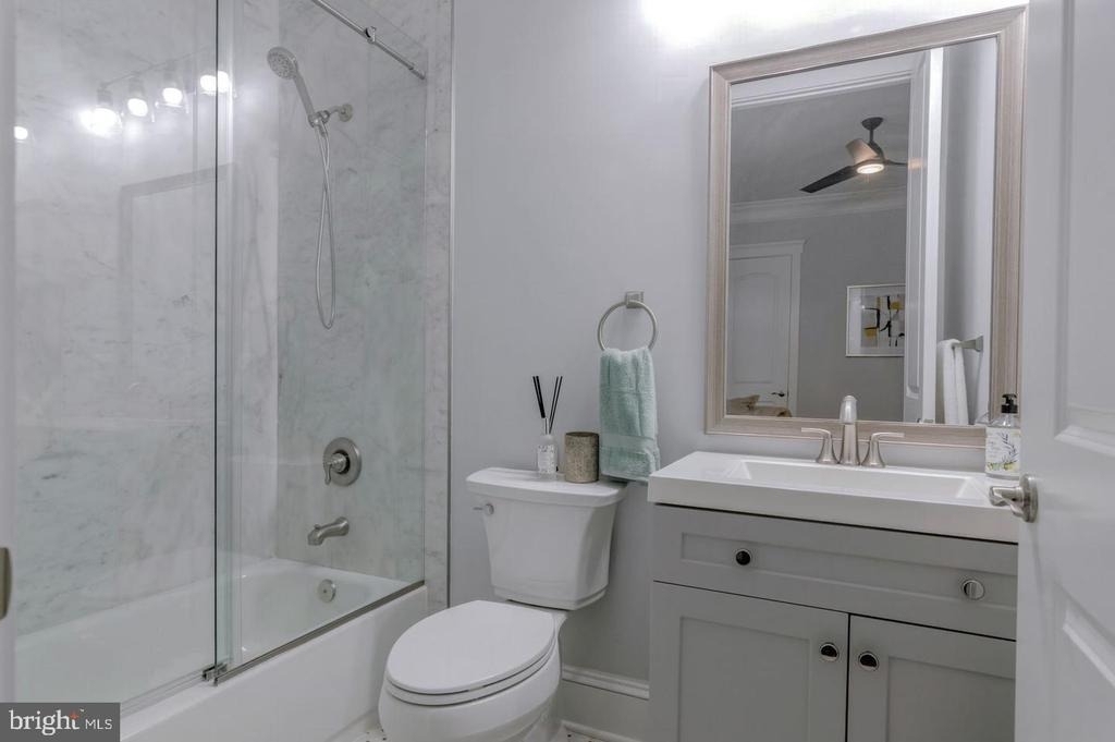 10704 Warwick Avenue - Photo 33