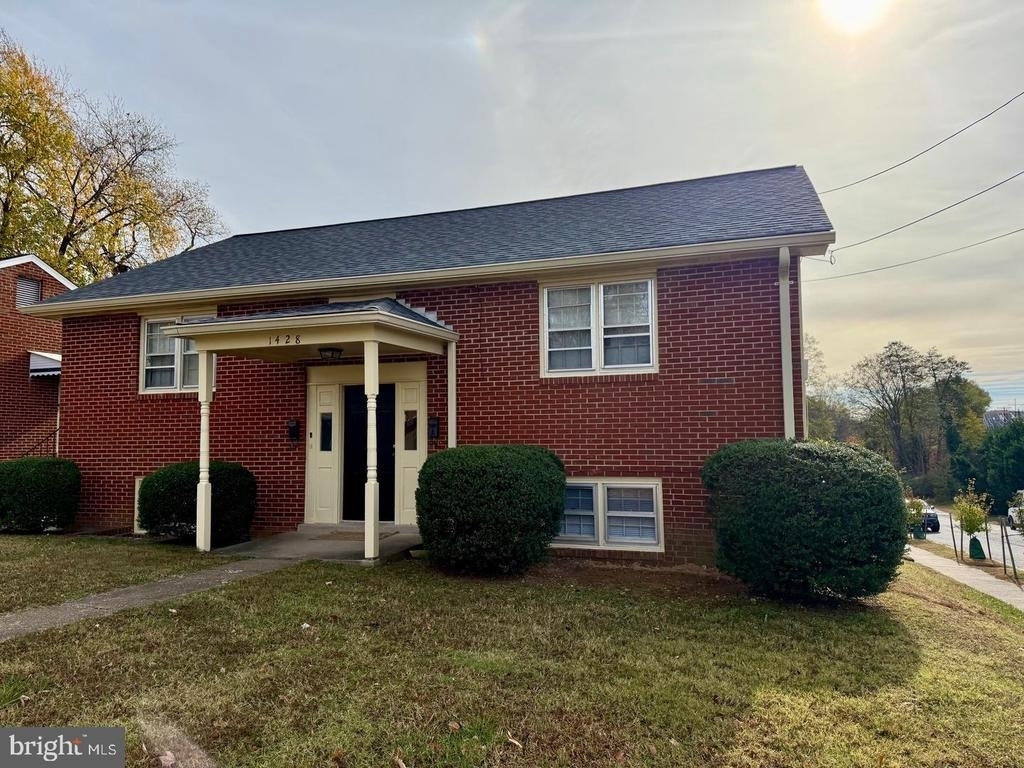 1428 Payne Street - Photo 0