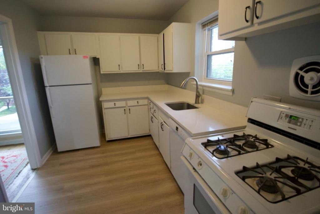922 19th Street S - Photo 8