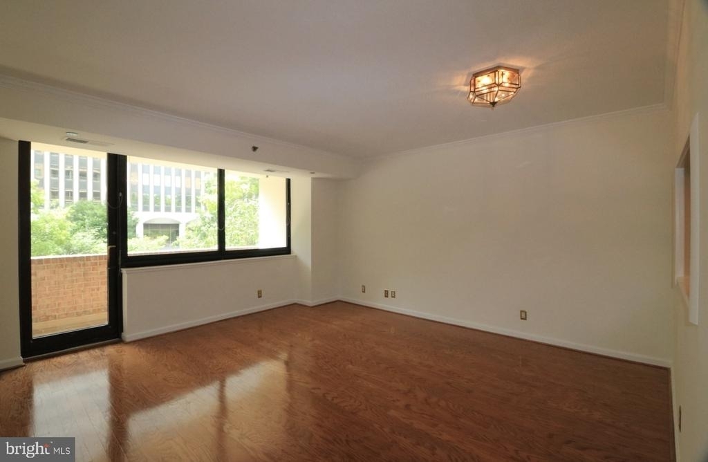 1805 Crystal Drive - Photo 3