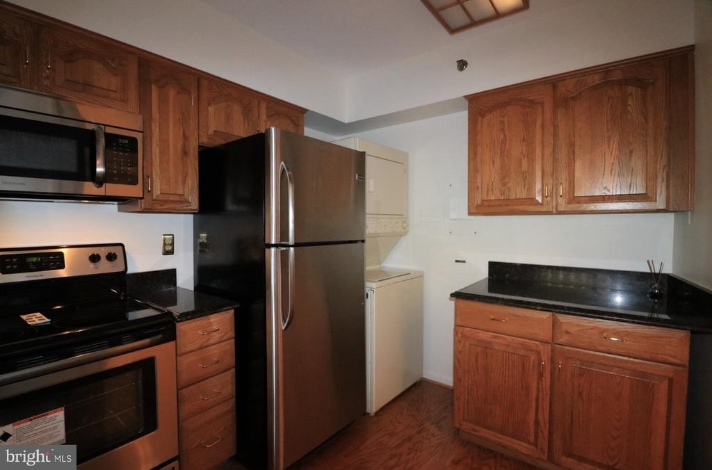 1805 Crystal Drive - Photo 2