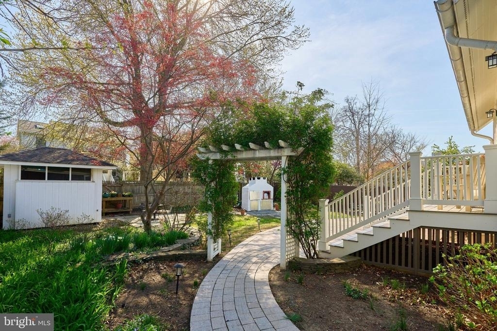 1243 N Stuart Street N - Photo 35