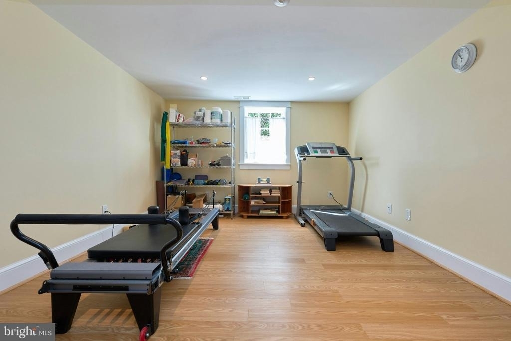 1243 N Stuart Street N - Photo 32