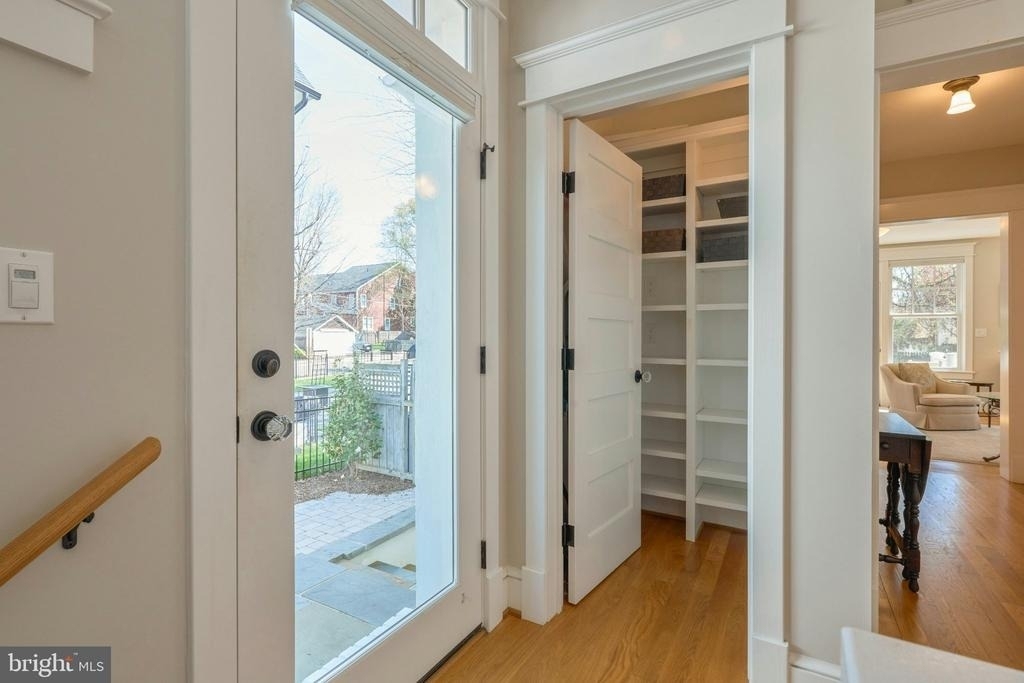 1243 N Stuart Street N - Photo 31