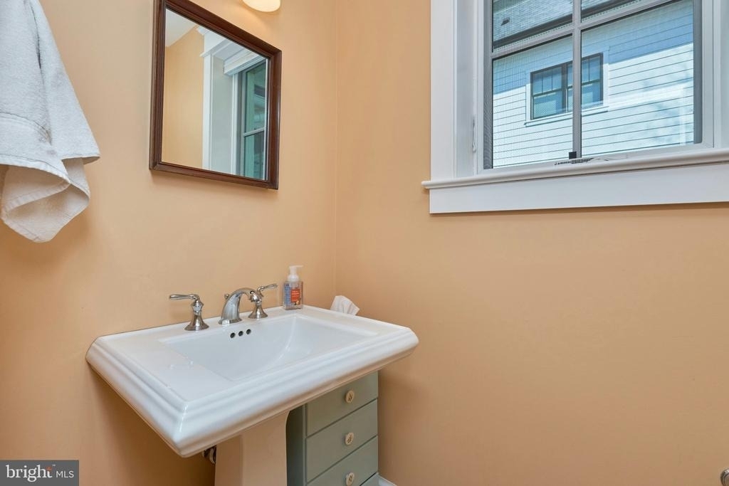 1243 N Stuart Street N - Photo 24