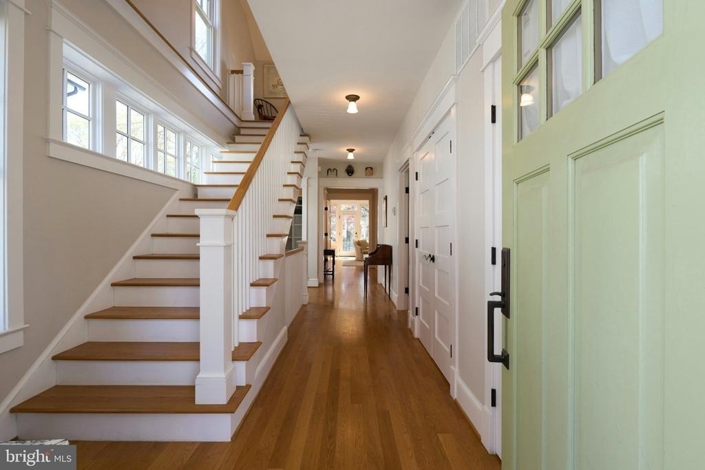 1243 N Stuart Street N - Photo 6