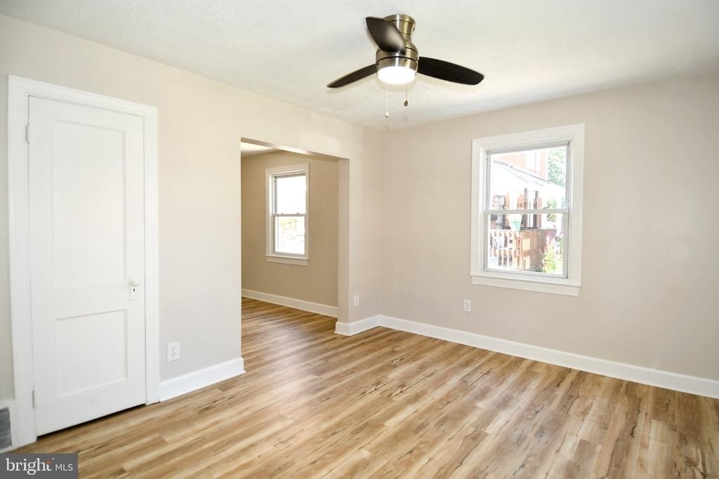 2124 S Oxford Street - Photo 2