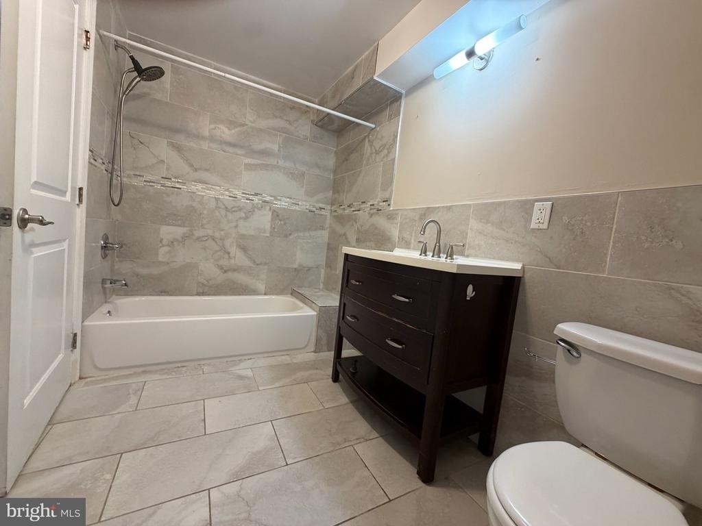 2608 Thompson Street - Photo 3