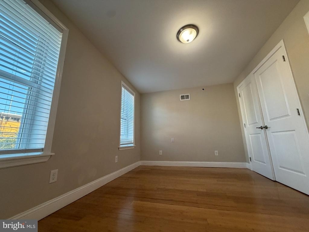 2608 Thompson Street - Photo 2