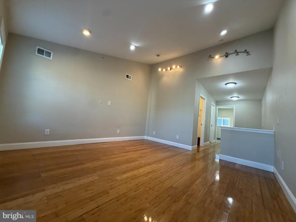 2608 Thompson Street - Photo 9