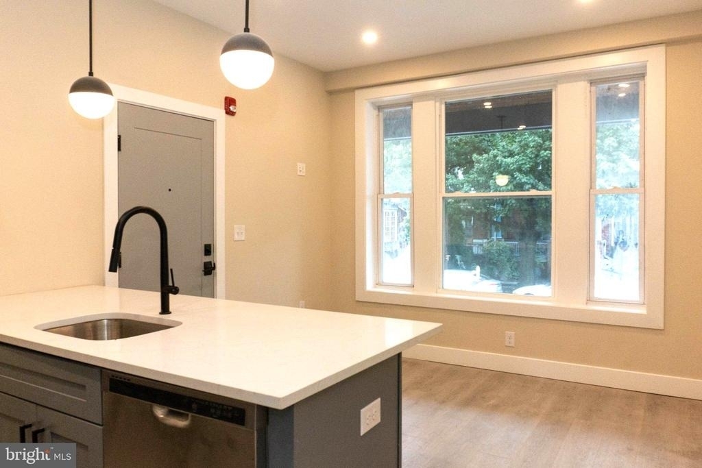 223 S 44th Street - Photo 2