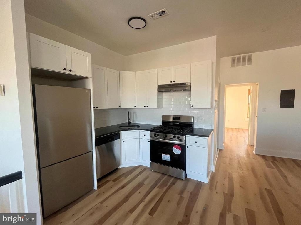 5443 Germantown Avenue - Photo 13