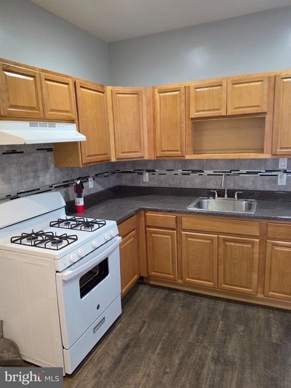 6028 Kershaw Street - Photo 2
