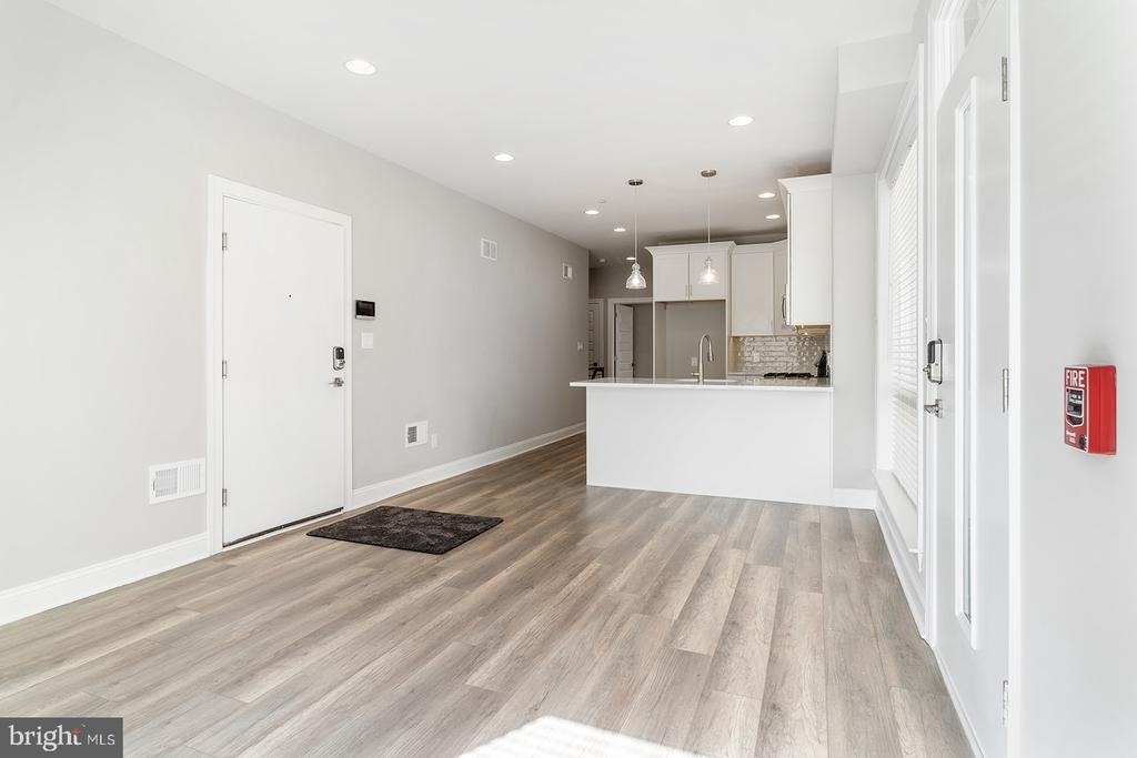 1419 Poplar Street - Photo 2