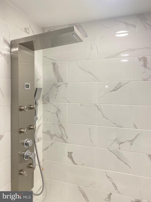 907 E Cliveden Street - Photo 9