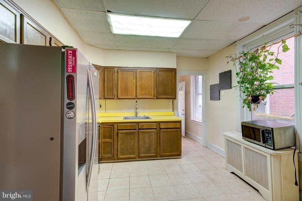 231 E Sydney Street - Photo 0