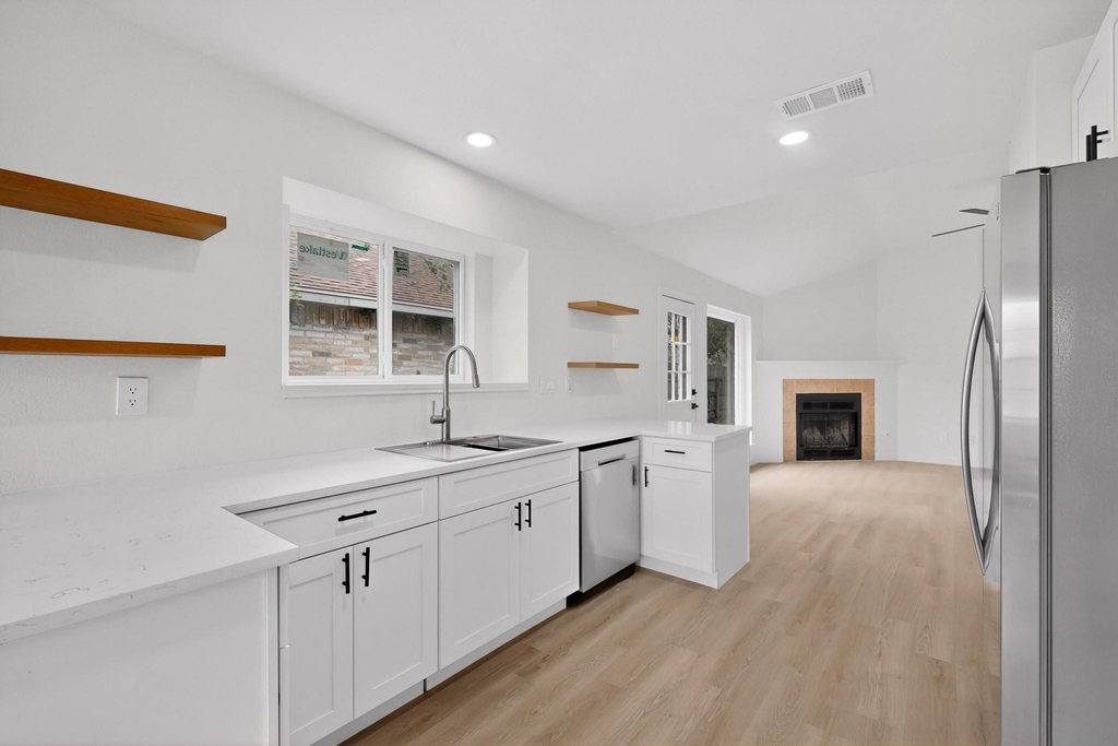 14305 Vandever St - Photo 9