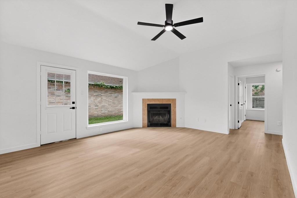 14305 Vandever St - Photo 3