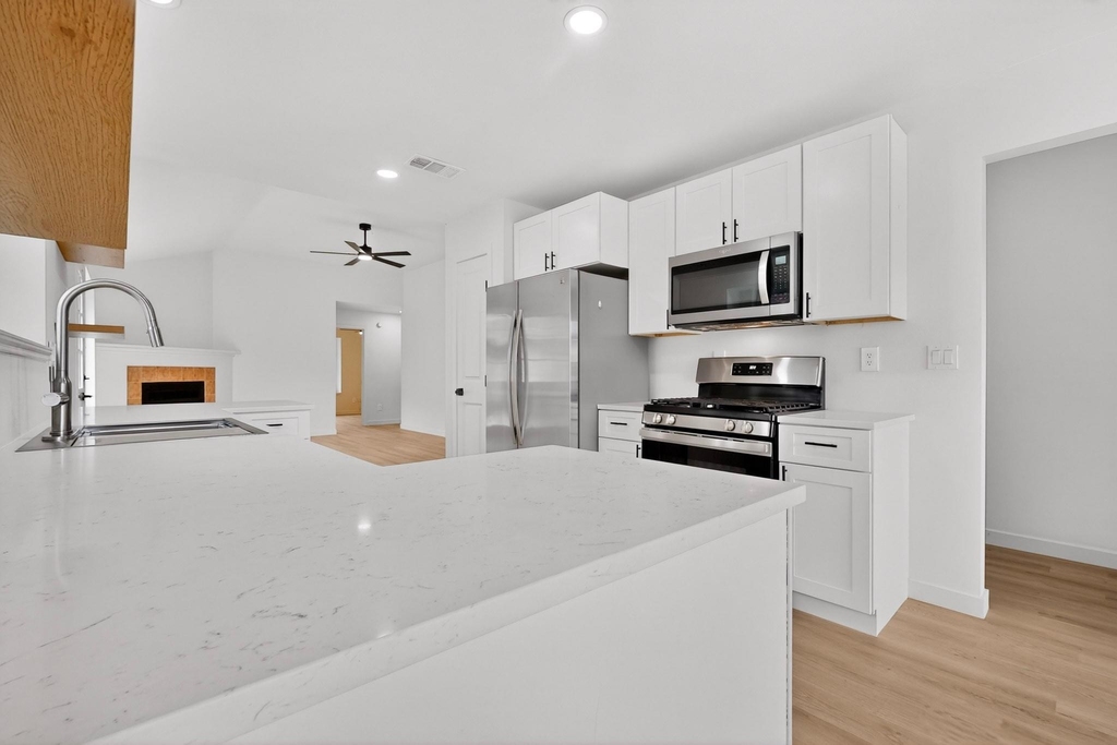 14305 Vandever St - Photo 10