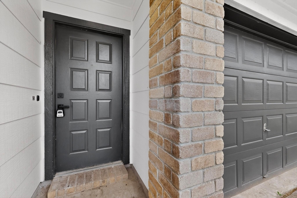 14305 Vandever St - Photo 2