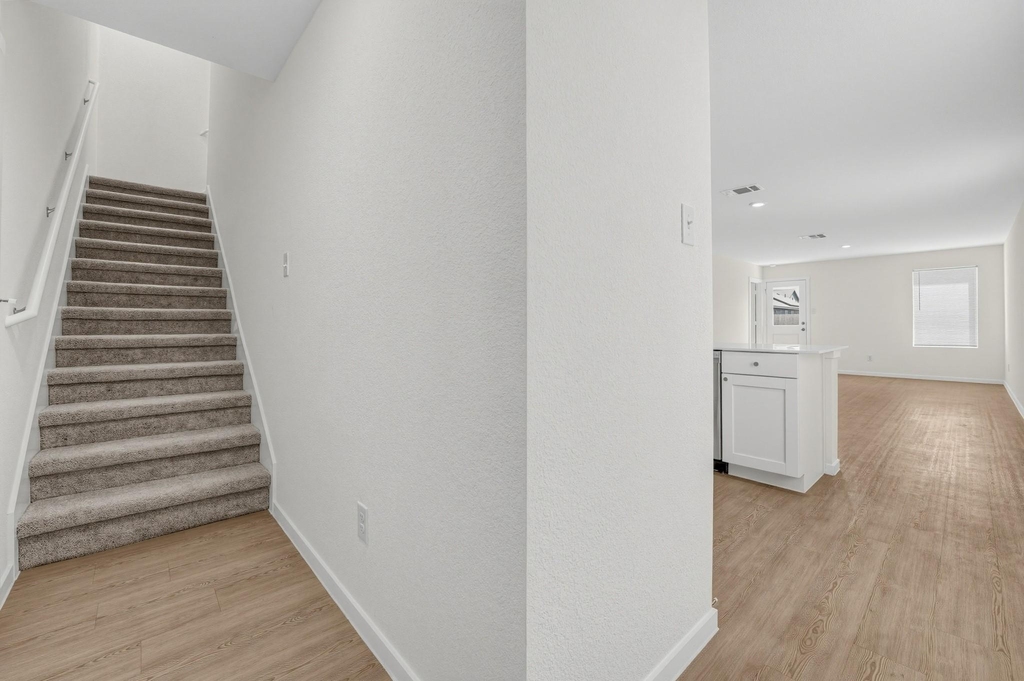 511 Jones Beach Cv - Photo 2
