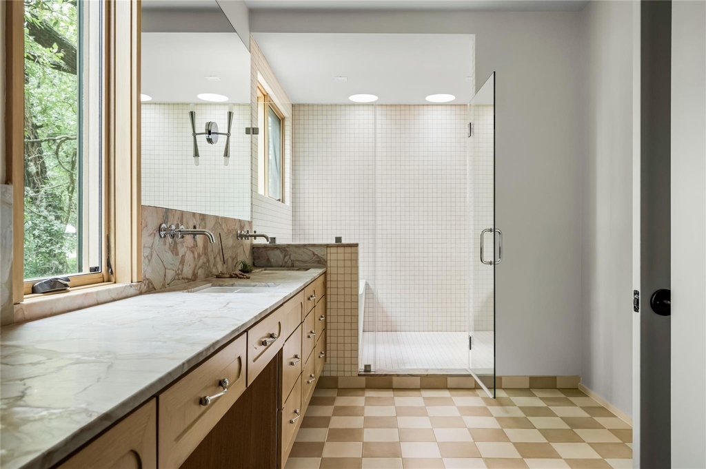 1102 Charlotte St - Photo 18