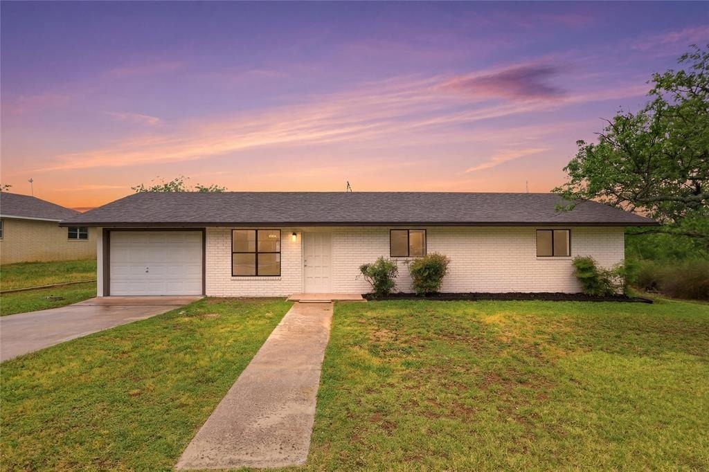 1841 Twin Oaks - Photo 0