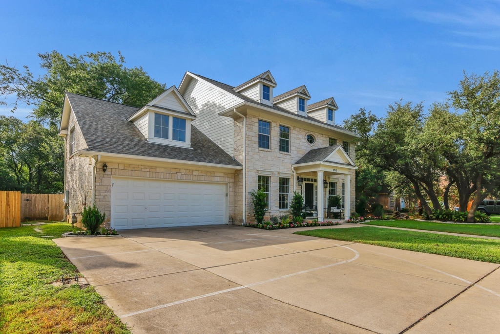 701 Oaklands Dr - Photo 2