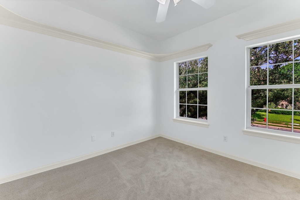 701 Oaklands Dr - Photo 7