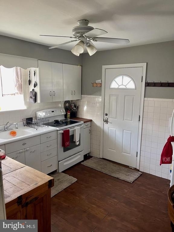 1357 Valley Road - Photo 3