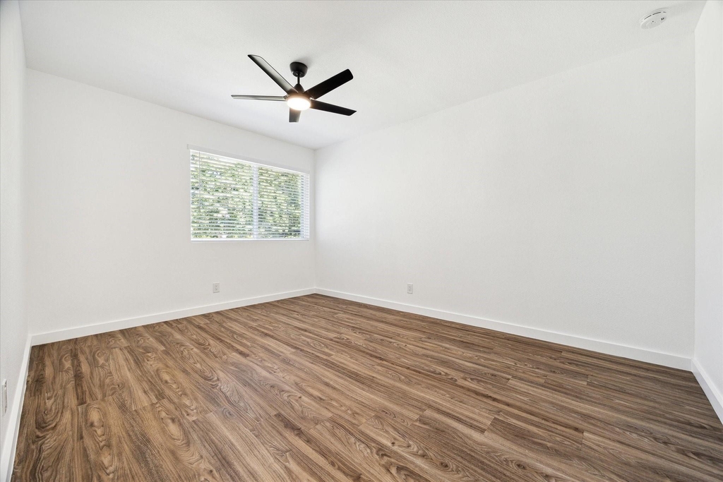 1311 Warrington Dr - Photo 16