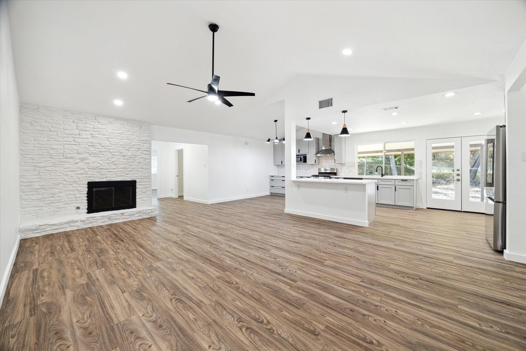 1311 Warrington Dr - Photo 1