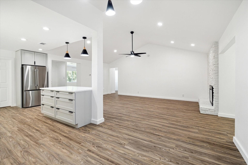 1311 Warrington Dr - Photo 4