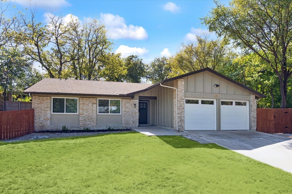 1311 Warrington Dr - Photo 0
